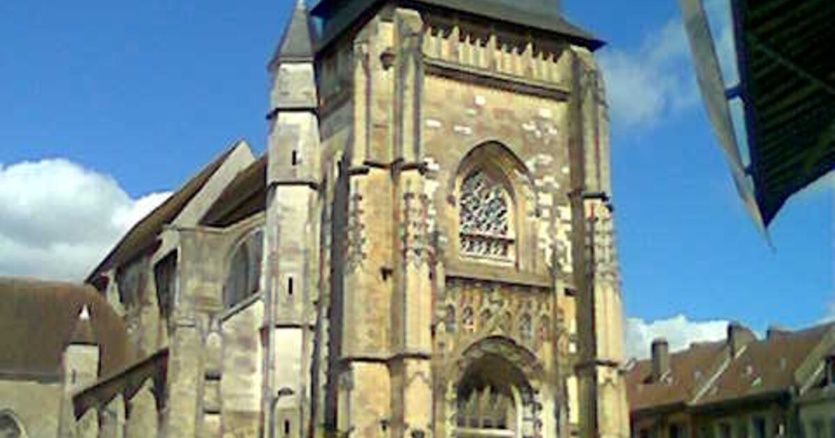 Neufchâtel-en-Bray — photo réelle (Wikimedia Commons, Dickeybird)