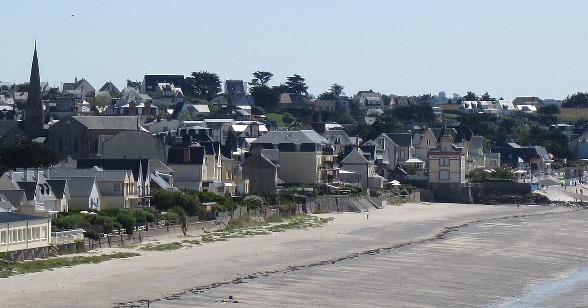 Saint-Pair-sur-Mer — photo réelle (Wikimedia Commons, Xfigpower)